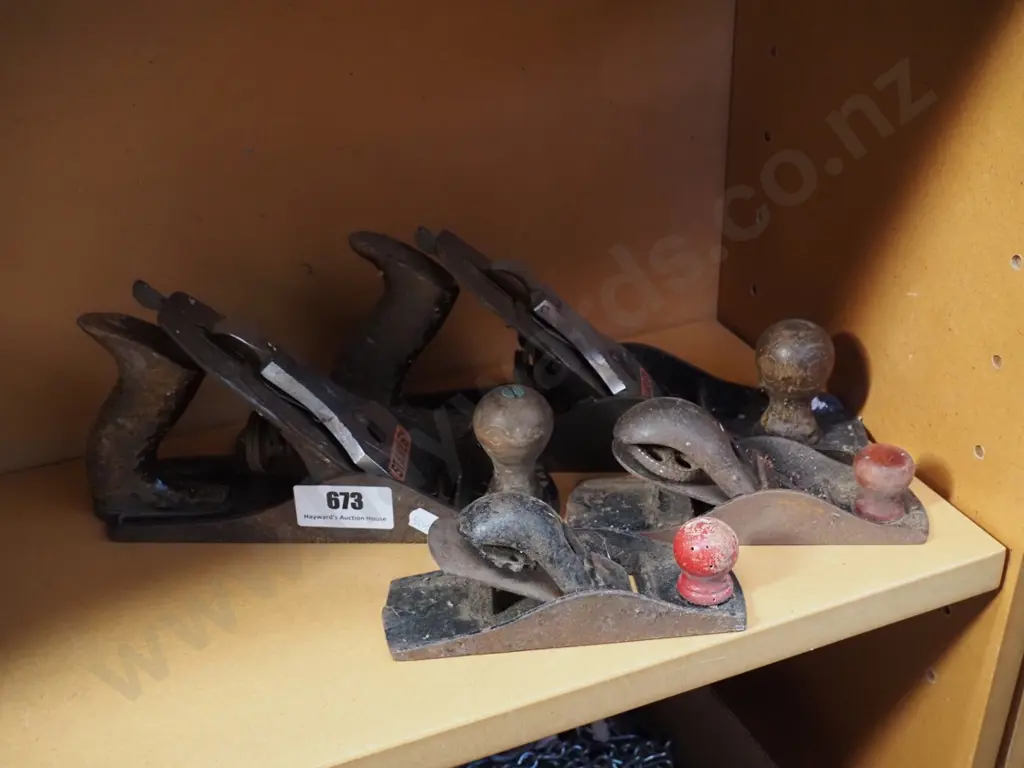 4 rusty hand planes Image 1++