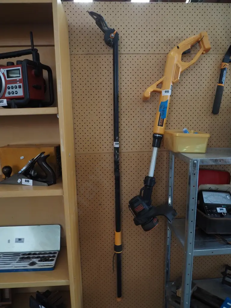Fiscars pole pruner Image 1++