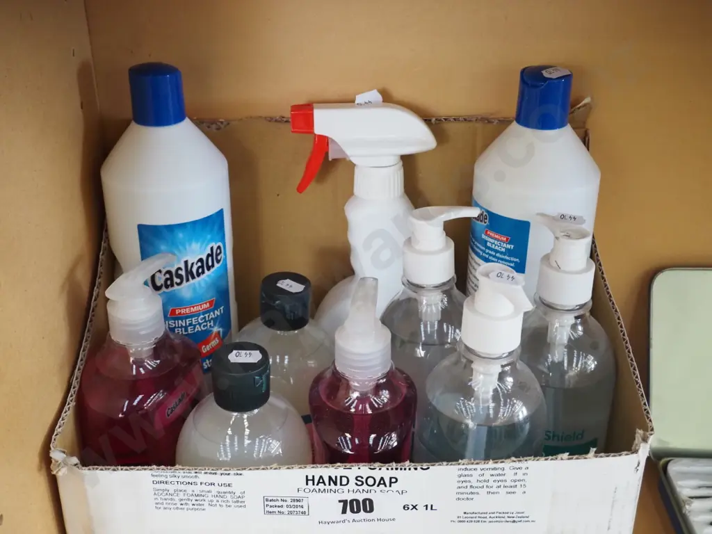box of cleaning supplies Image 1++