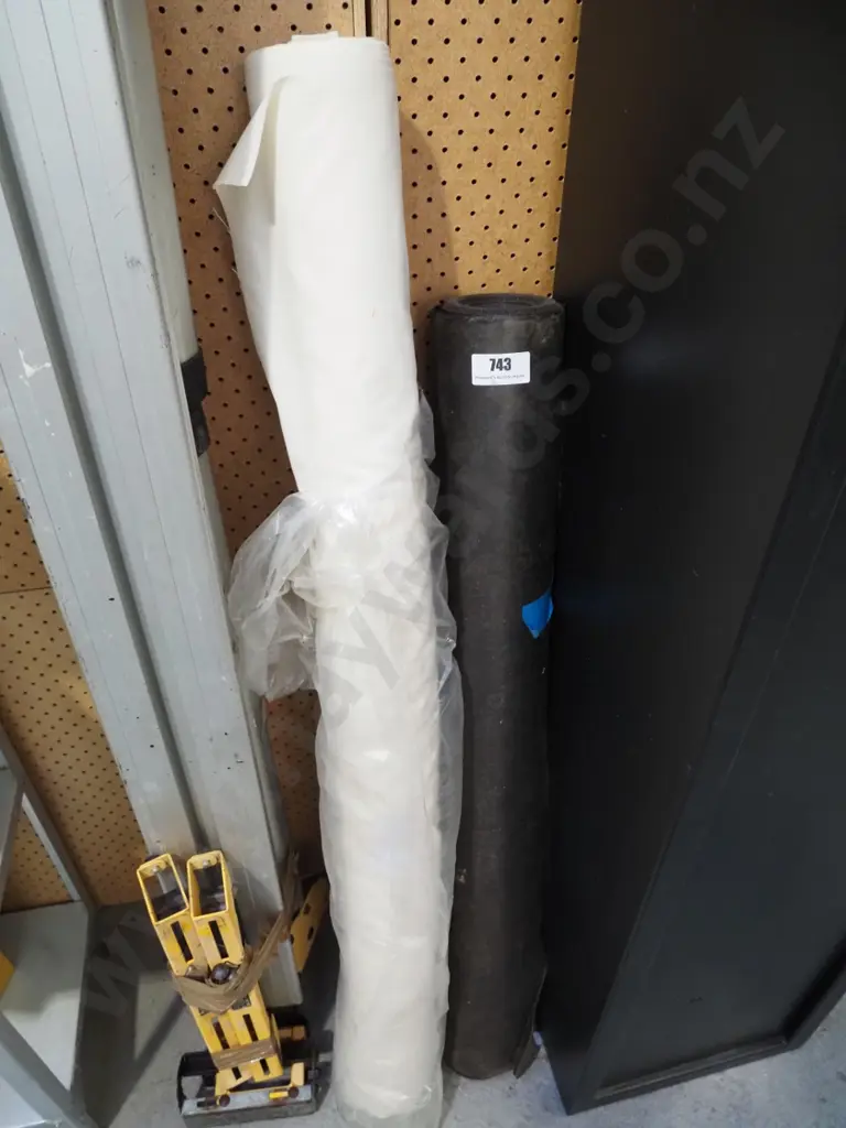 roll of builder's paper, upholstery fabric Image 1++