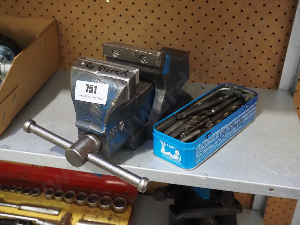 Record No 2 engineer's vice, various drill bits Image 1++
