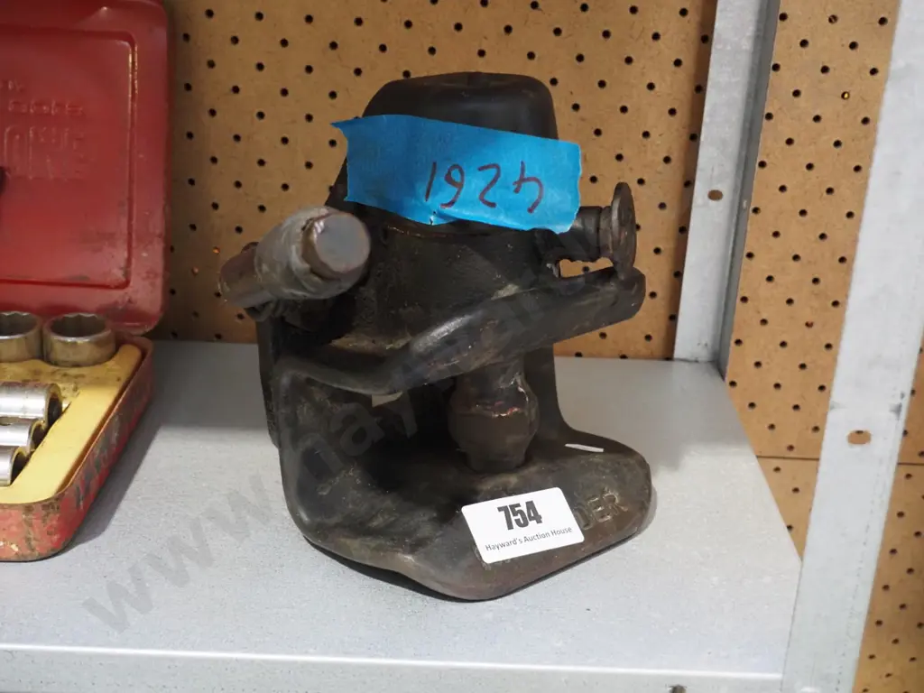 implement/trailer hitch Image 1++
