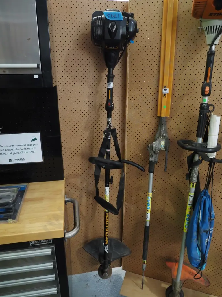 McCulloch 2 stroke line trimmer Image 1++