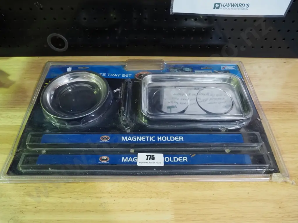 Magnetic parts tray set - missing magnetic pick up tool Image 1++