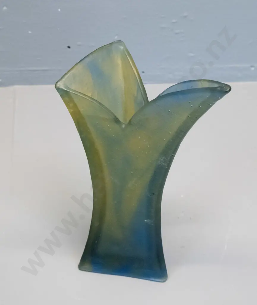 Emma Camden - studio art glass vase H-230 W-140 Image 1++