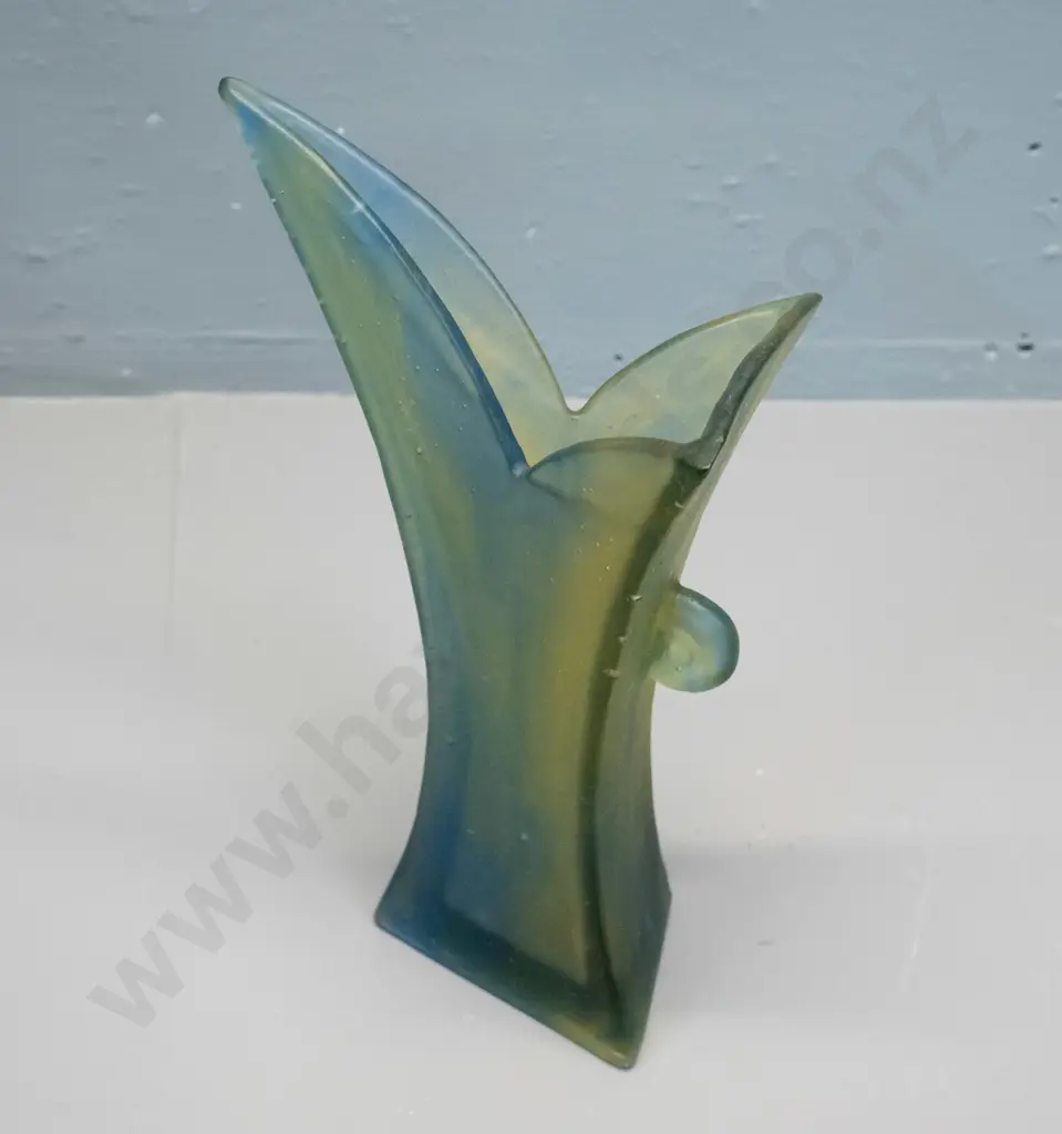 Emma Camden - studio art glass vase H-230 W-140 Image 1++