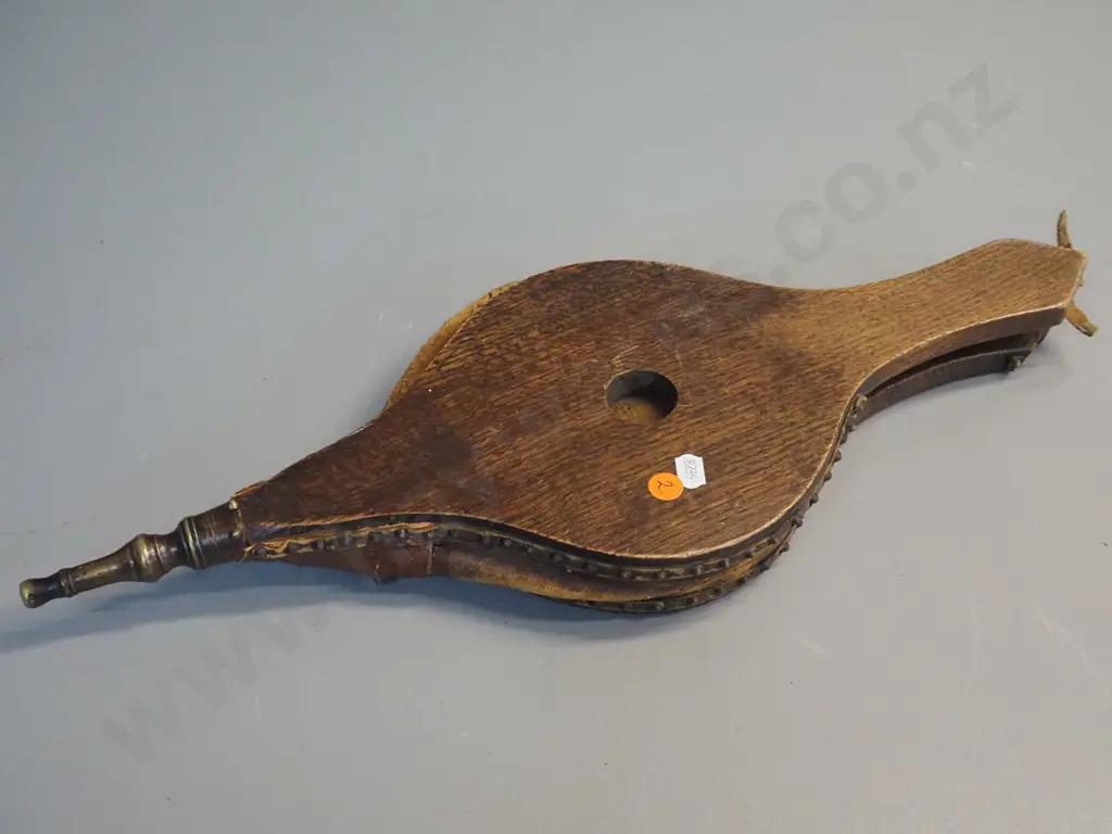 vintage oak & leather bellows with carved Robert Burns design - chip to handle end, strap broken L-490 W-180 Image 1++