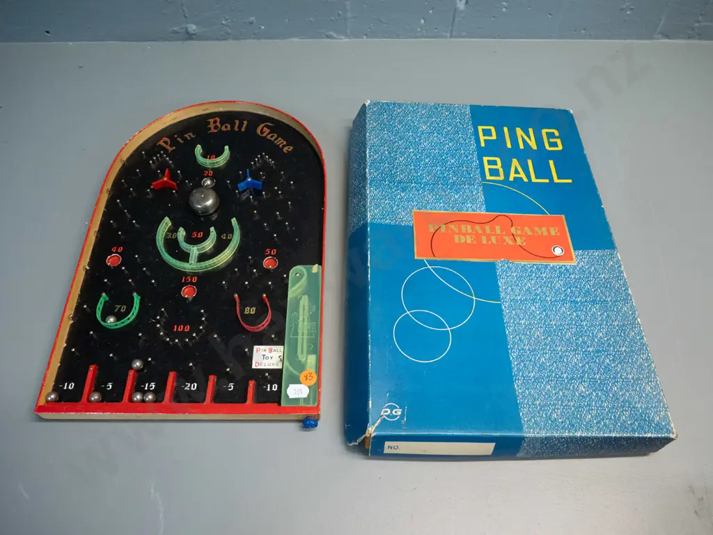 Pinball / bagatelle style game, in original box L-370 W-240 Image 1++