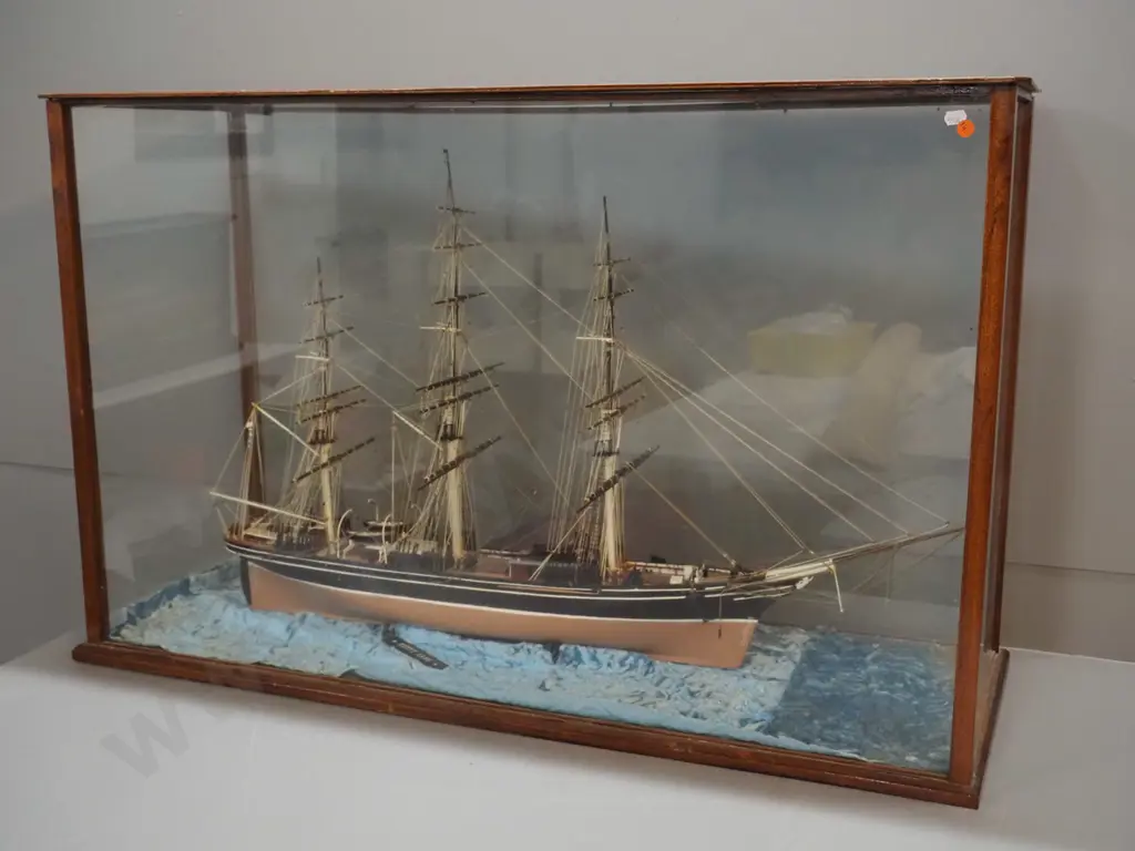 vintage rigged timber model sailing ship in glazed display case - The Cutty Sark. Case H-640 L-1020 D-380 Image 1++