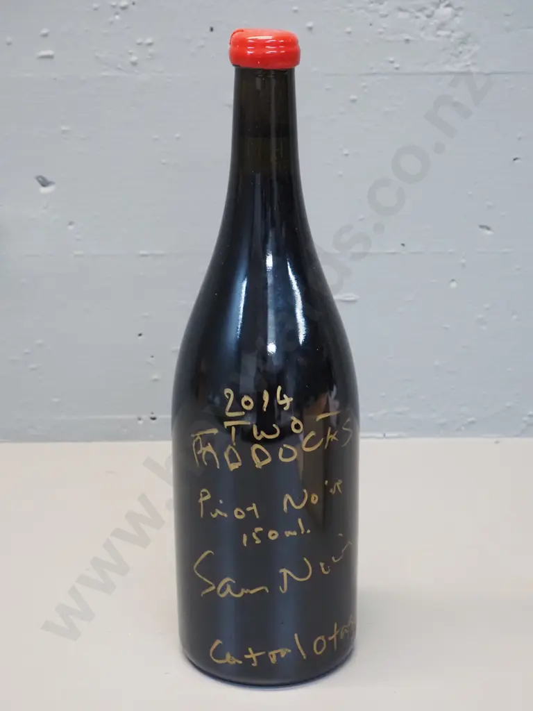 1.5l bottle of Two Paddocks 2014 Pinot Noir in wooden crate with card signed by Sam Neill and sheet of tasting notes Image 1++