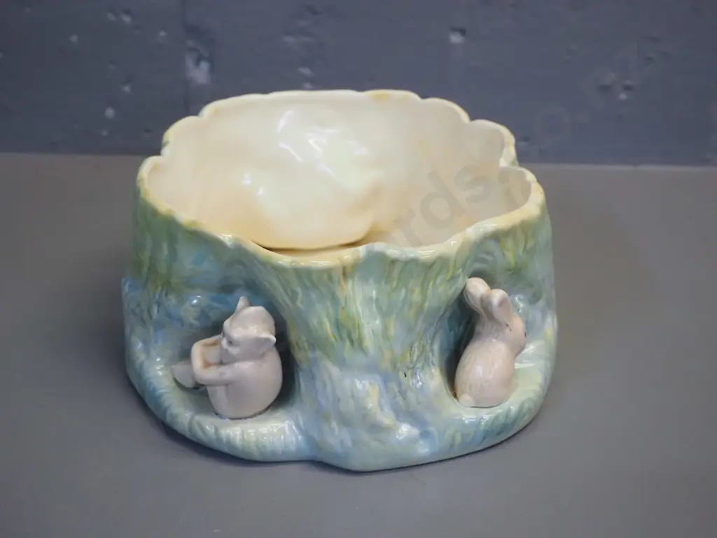 vintage Sylvac gnome and bunnies salad bowl - minor star shaped crack to base D-175 Image 1++