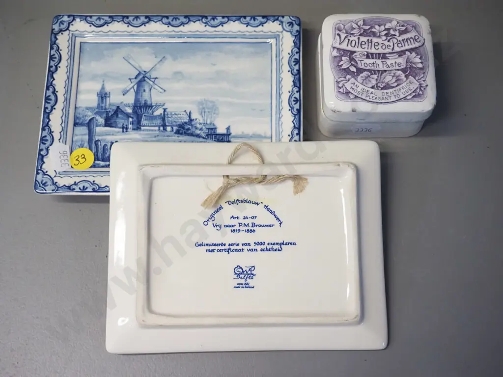 2 small Delft plates or wall plaques W-125 L-150 and a Violette de Parme toothpaste pot with Image 1++