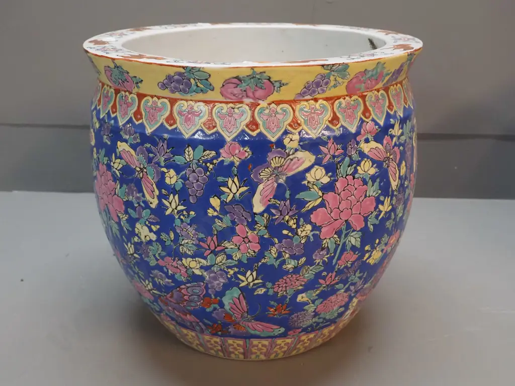 Chinese jardiniere with floral and butterfly motifs, interior goldfish H-290 D-310 Image 1++