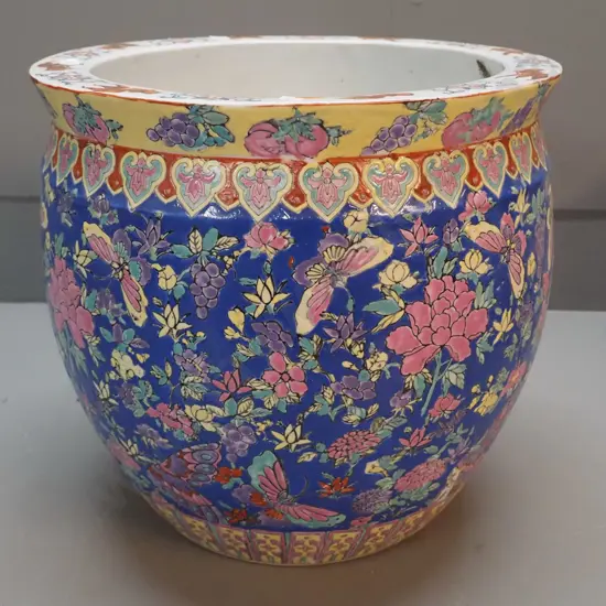 Chinese jardiniere with floral and butterfly motifs, interior goldfish H-290 D-310