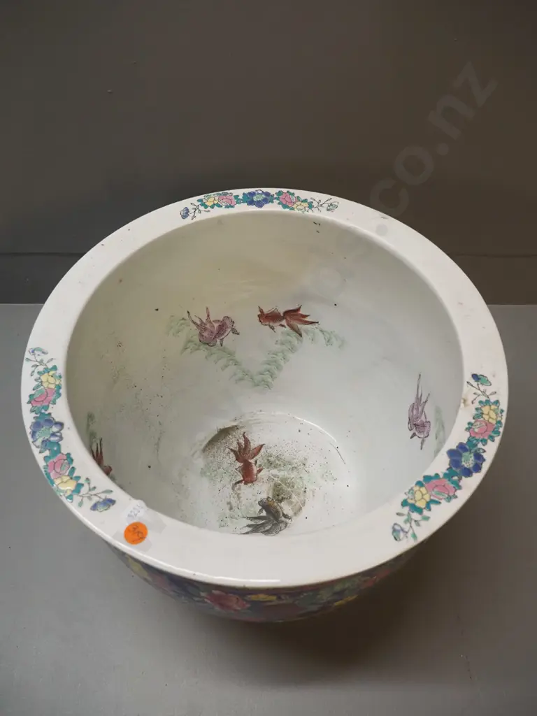Chinese jardiniere with floral motifs, interior goldfish H-300 D-360 Image 1++