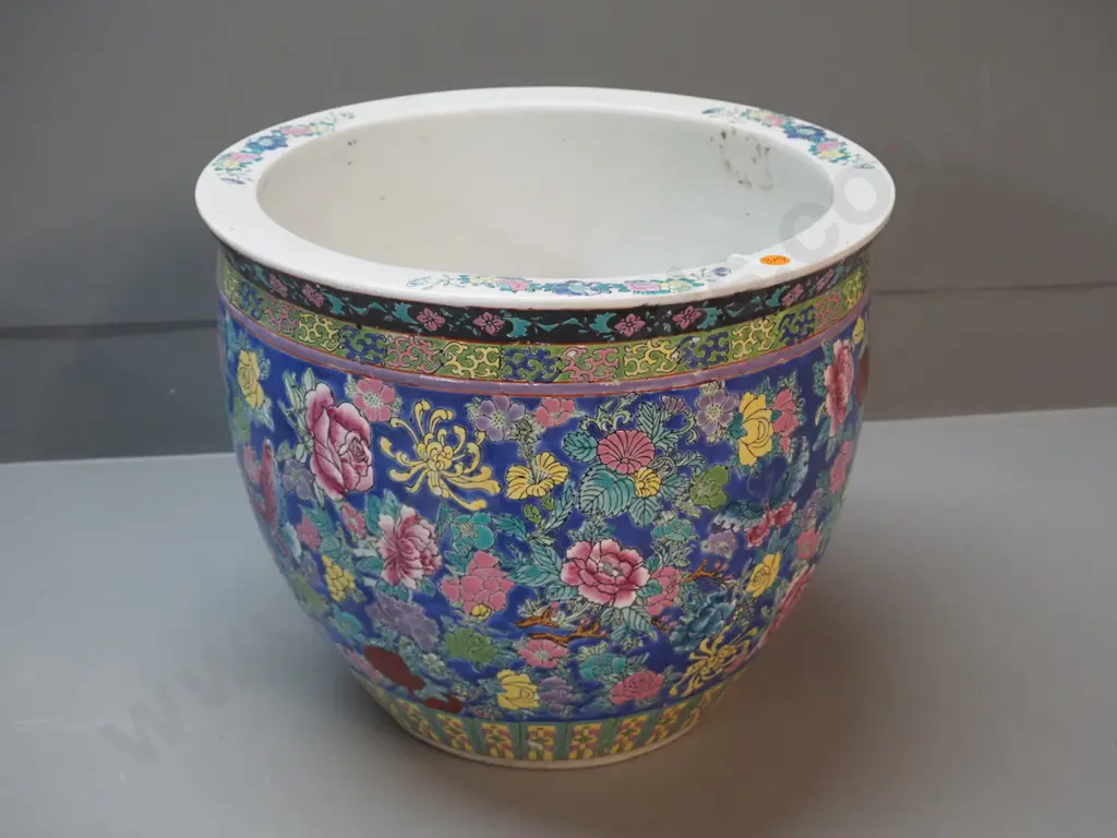 Chinese jardiniere with floral motifs, interior goldfish H-300 D-360 Image 1++
