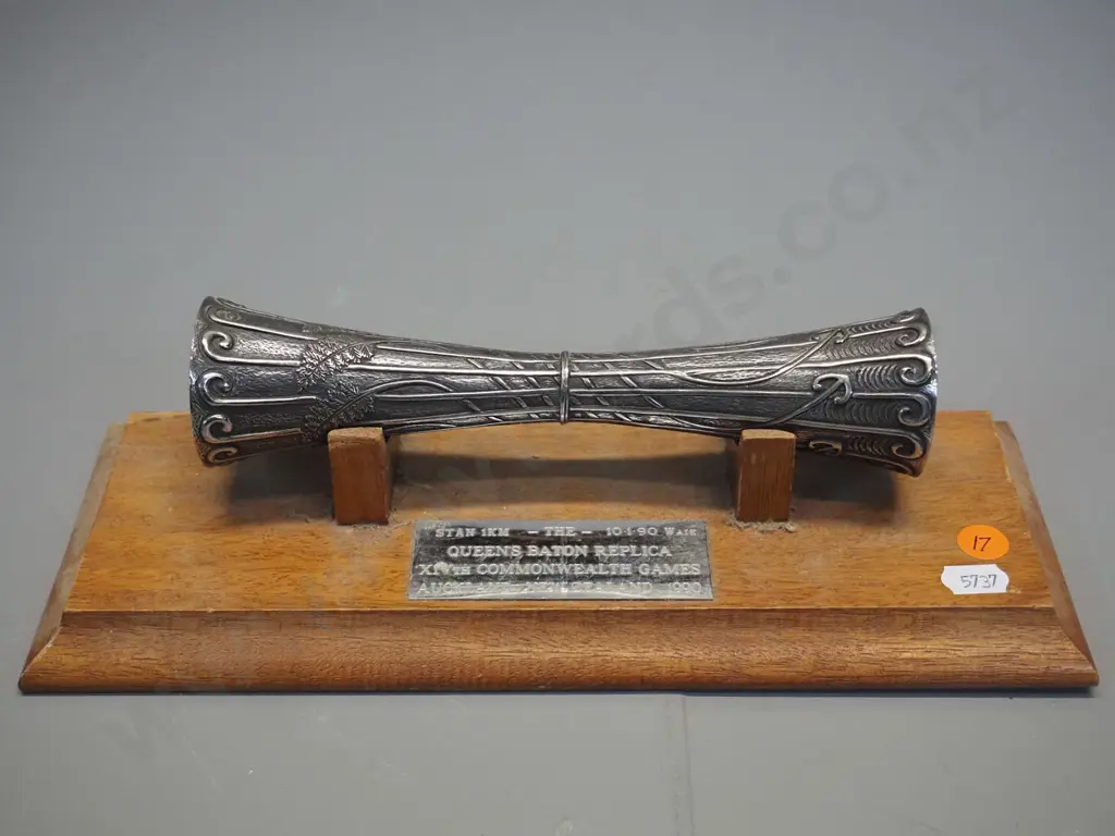 replica 1990 Commonwealth Games Queen's baton on wooden base - baton is L-200 Image 1++