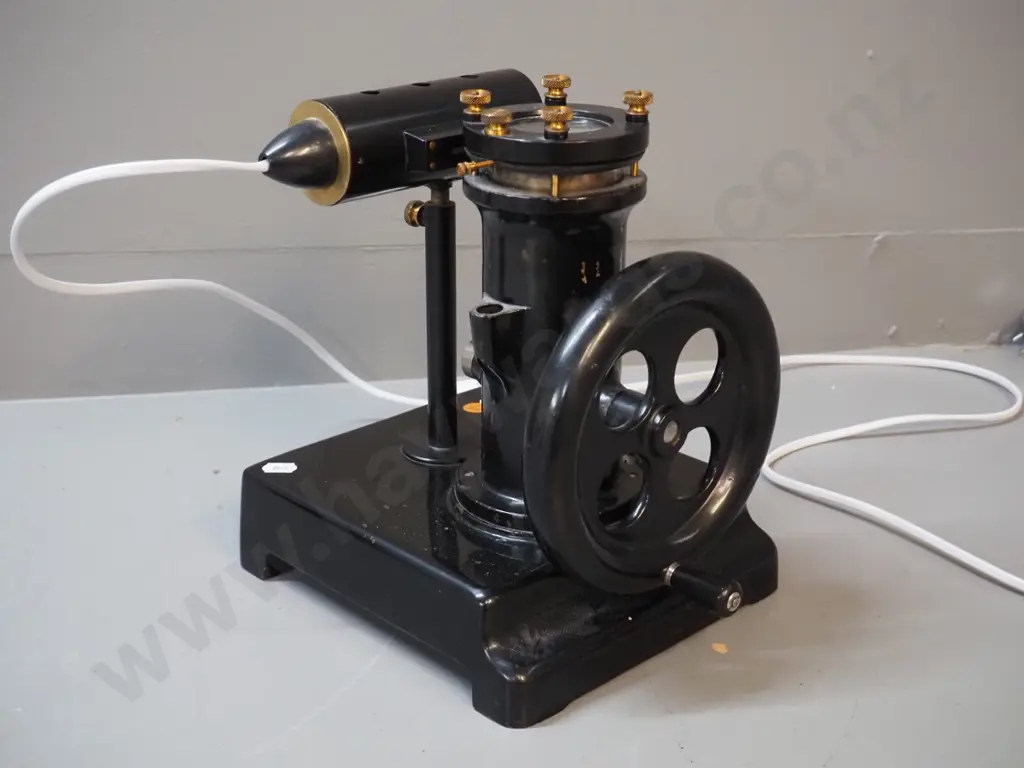 Cambridge Instrument Co. Ltd. England "cloud chamber" laboratory device with light H270 W240 D200 Image 1++