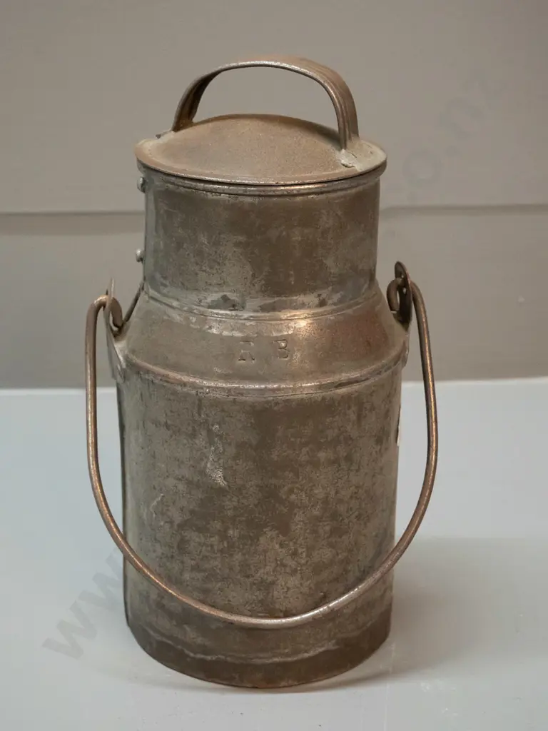 vintage small lidded cream can with handle H-250 D-120 Image 1++