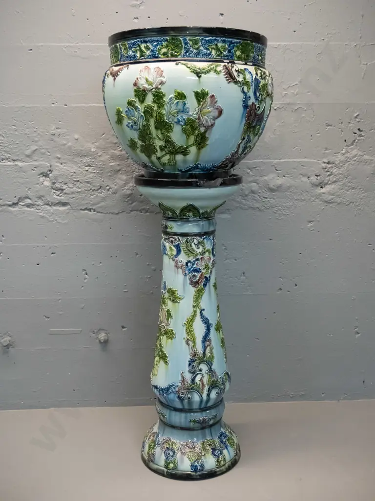 Victorian majolica floral pattern jardiniere and matching stand - various chips to rim and larger chip on top of stand Image 1++