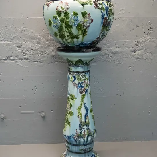 Victorian majolica floral pattern jardiniere and matching stand - various chips to rim and larger chip on top of stand