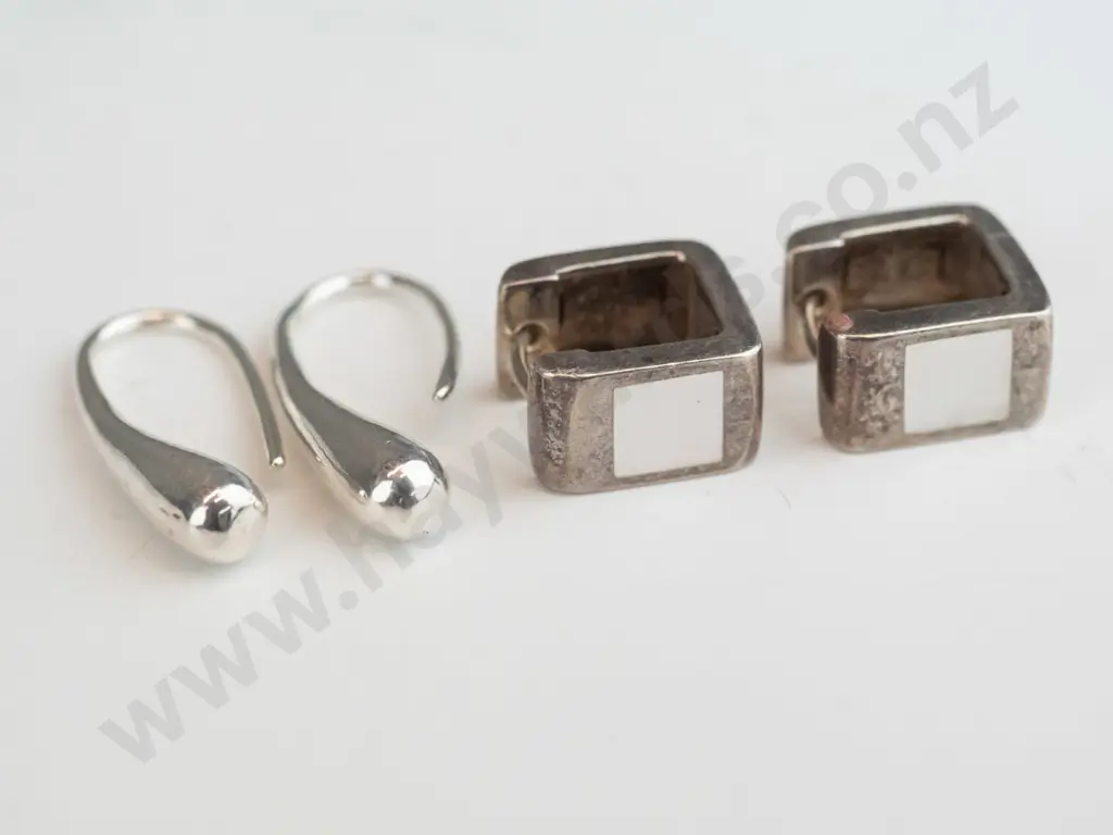 2 pairs silver earrings stamped 925 Image 1++