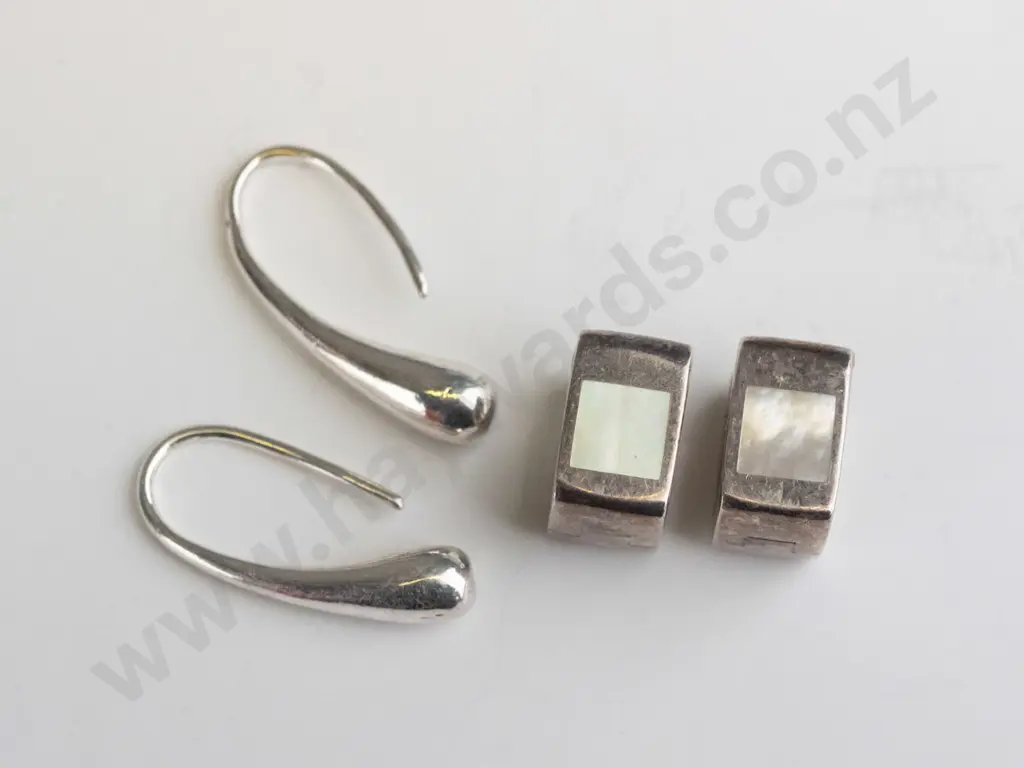2 pairs silver earrings stamped 925 Image 1++