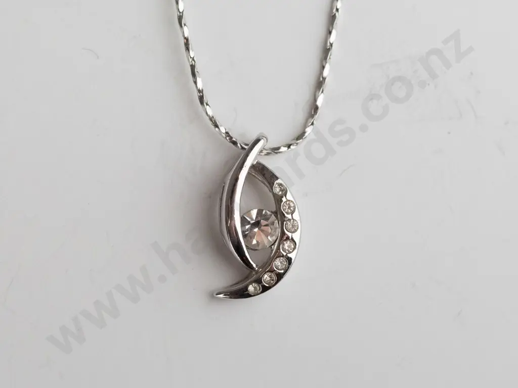 silver plated necklace Image 1++