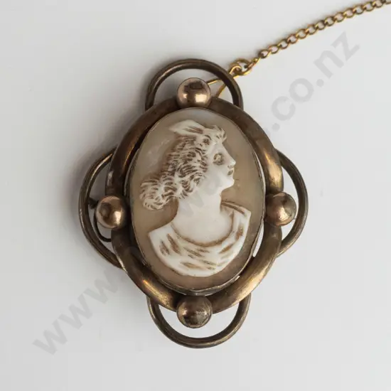 gold plated cameo brooch