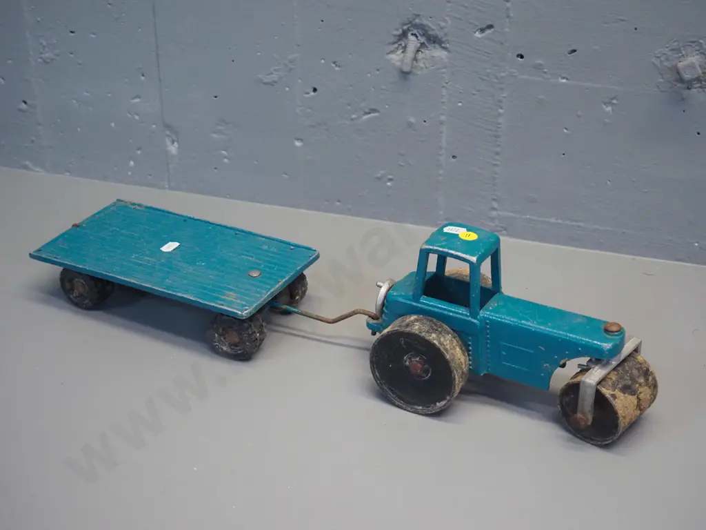 Fun Ho die-cast model road roller L-230 and flatbed trailer L-230 Image 1++