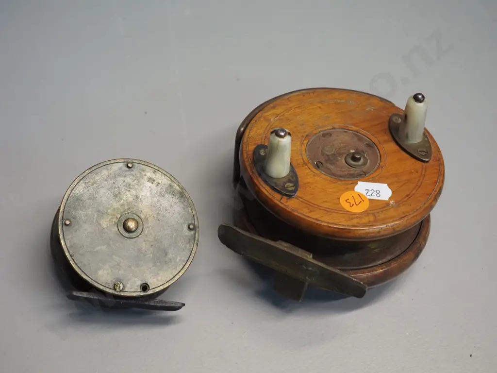 2 vintage spinning reels - timber & brass, no maker's marks D-100 and brass Tisdall New Zealand D-70 Image 1++
