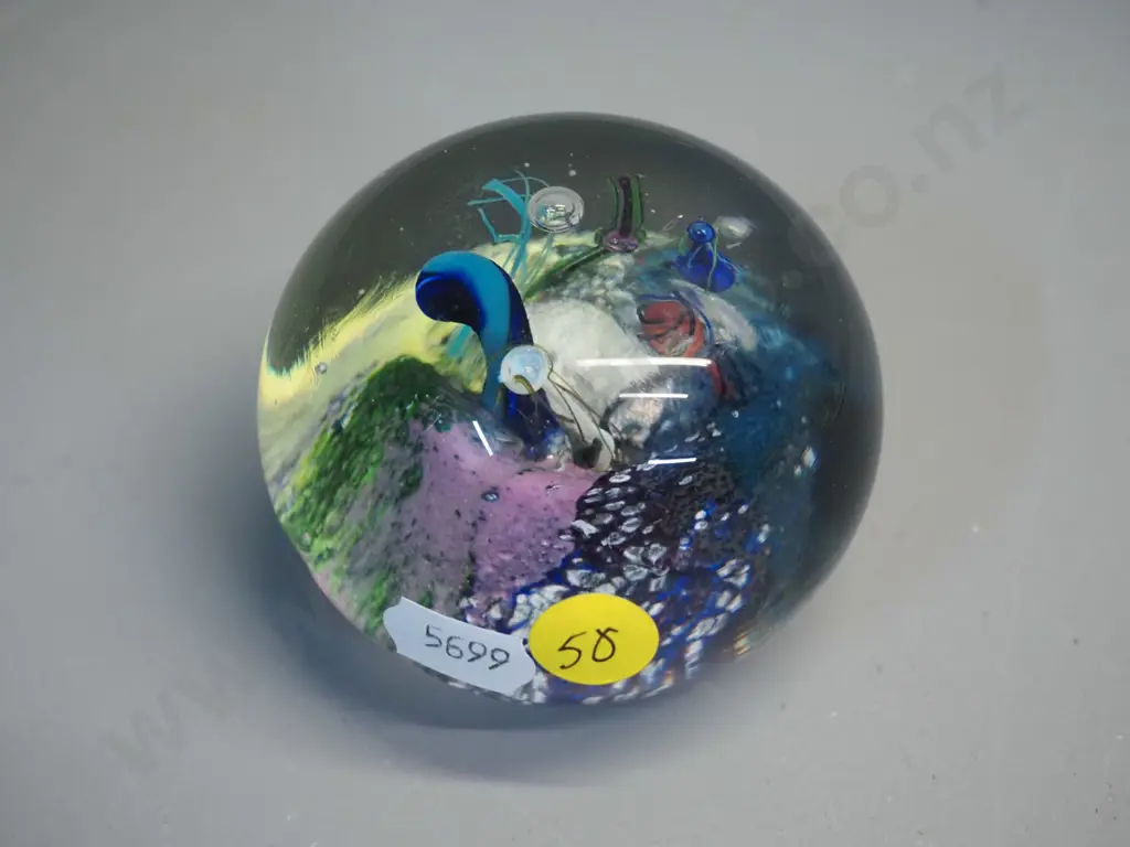 Peter Viesnik NZ art glass paperweight - signed Viesnik '98. D-80 Image 1++
