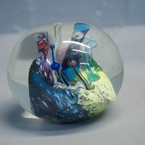 Peter Viesnik NZ art glass paperweight - signed Viesnik '98. D-80