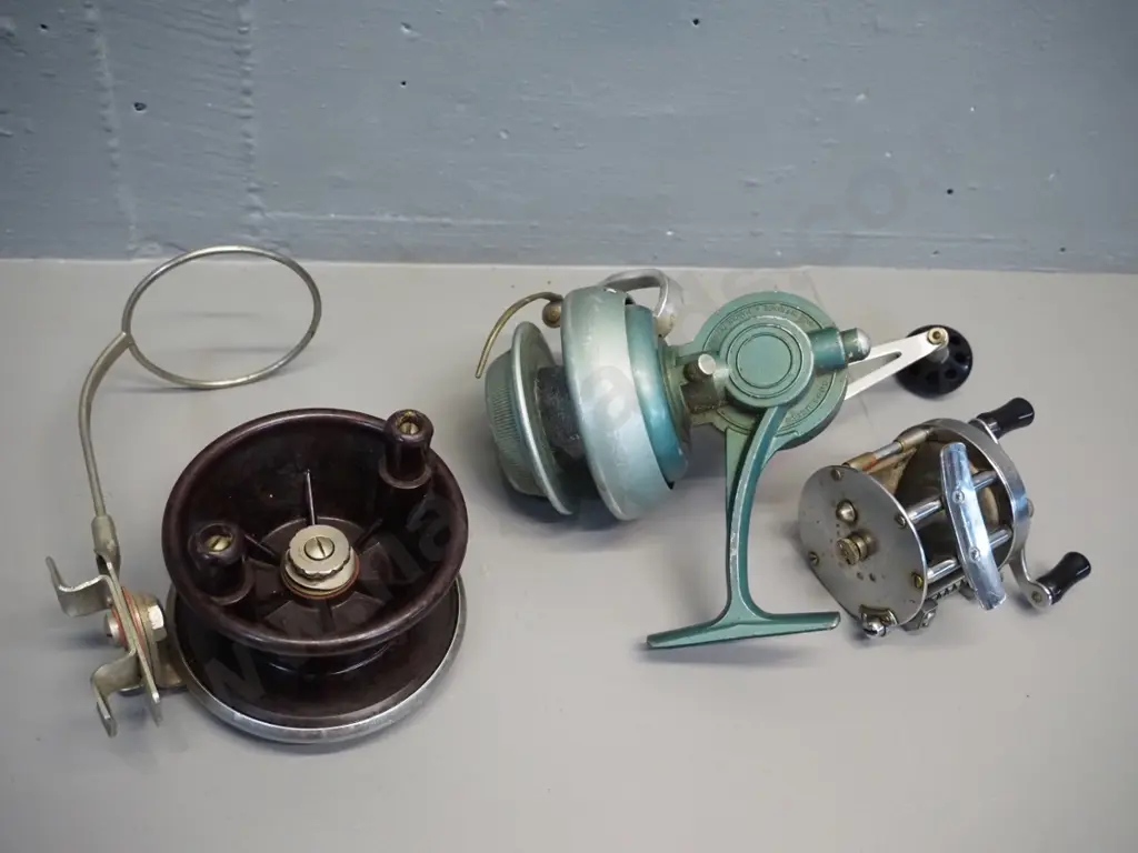 3 fishing spinning reels - Ru-Pacific French, Pflueger pocket reel, bakelite & metal Alpha Image 1++