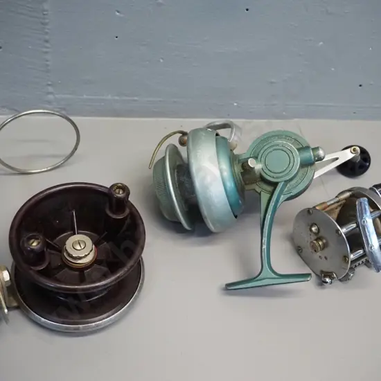 3 fishing spinning reels - Ru-Pacific French, Pflueger pocket reel, bakelite & metal Alpha