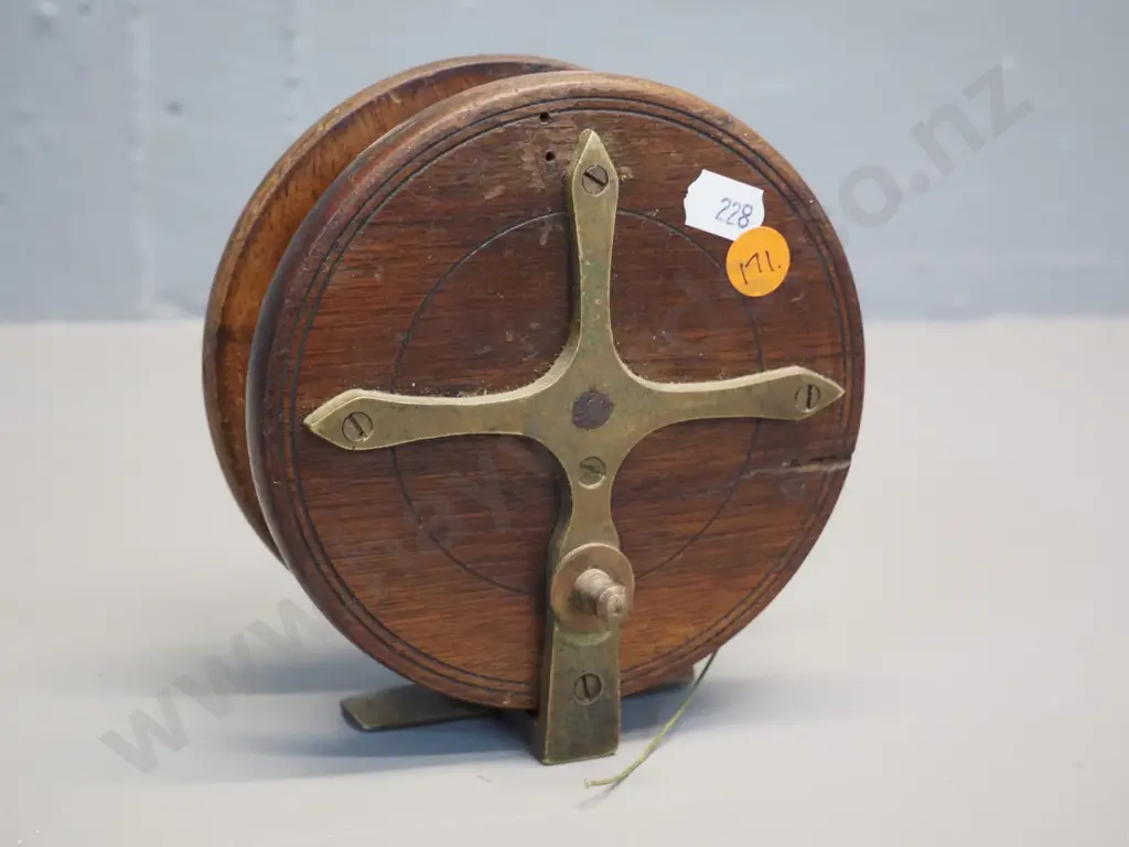 vintage timber & brass spinning reel - no maker's marks, a few small holes and chip Diameter 130 Image 1++