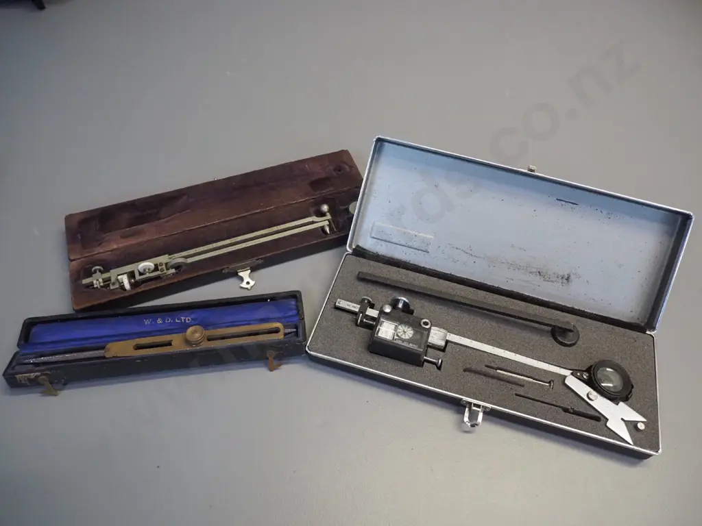 3 cased engineering or drafting tools - Koizumi Type KP-27 compensating planimeter, one marked Littlejohn & Son Image 1++