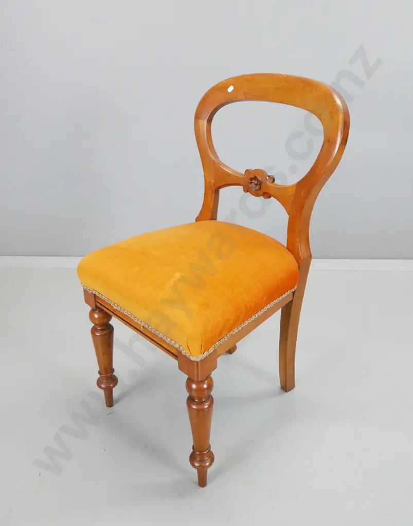 colonial oval tilt-top loo table on 4 point heavily carved pedestal base w/four  rimu and kauri balloon back chairs, Image 1++