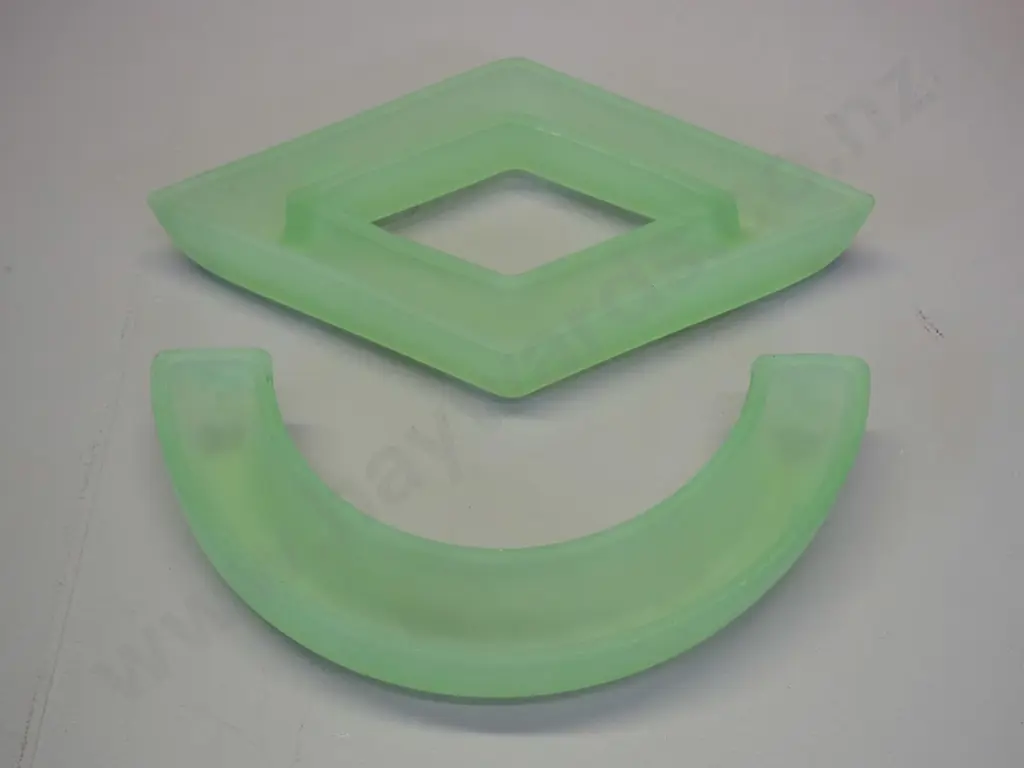 2 frosted green uranium glass flower troughs - faint glow under UV. Diamond shaped is L-260 W-140 Image 1++