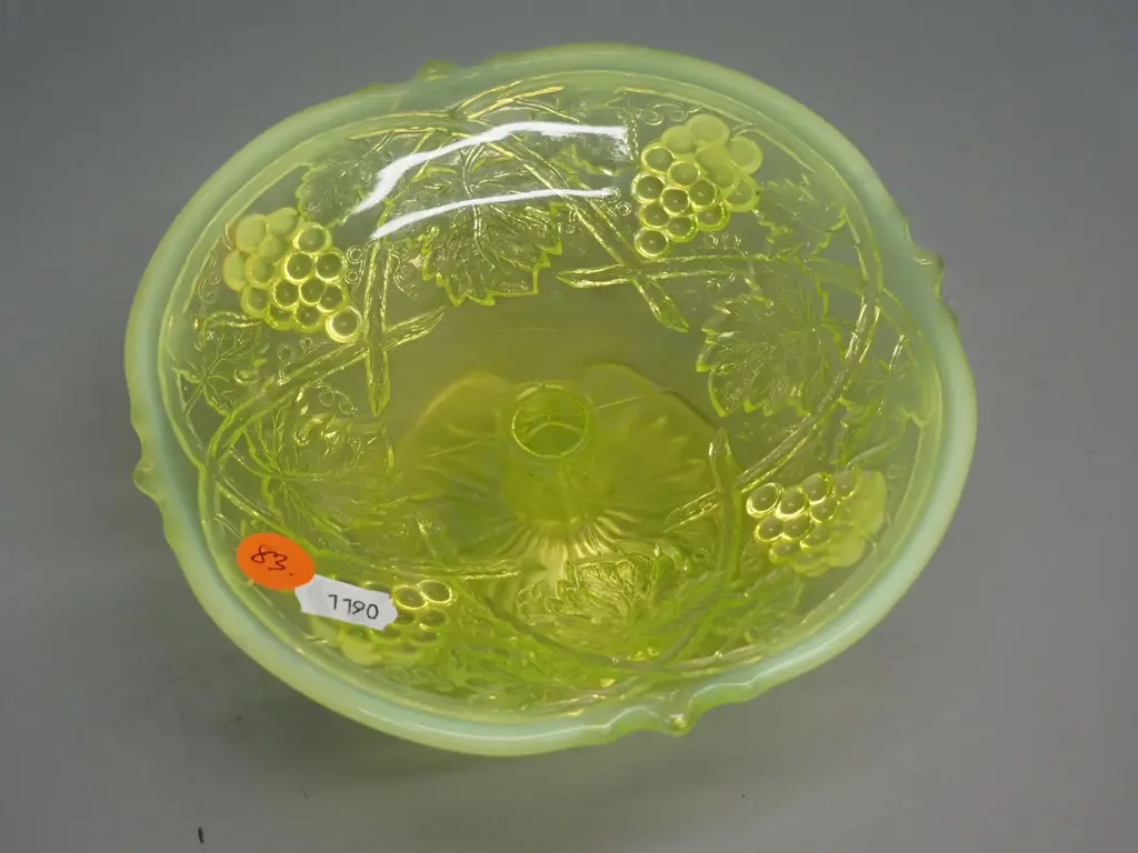bright green uranium glass grape pattern small comport bowl H-70 D-155 Image 1++