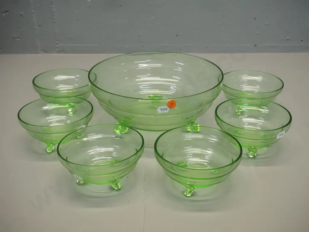 vintage green glass fruit set including footed serving bowl H-100 D-230 and 6 dishes Image 1++