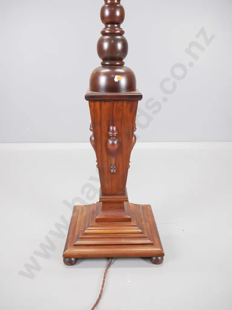 classical style lampstand, bobbin turned stem on tapered column going to square section plinth, in mahogany, H - 1540 Image 1++