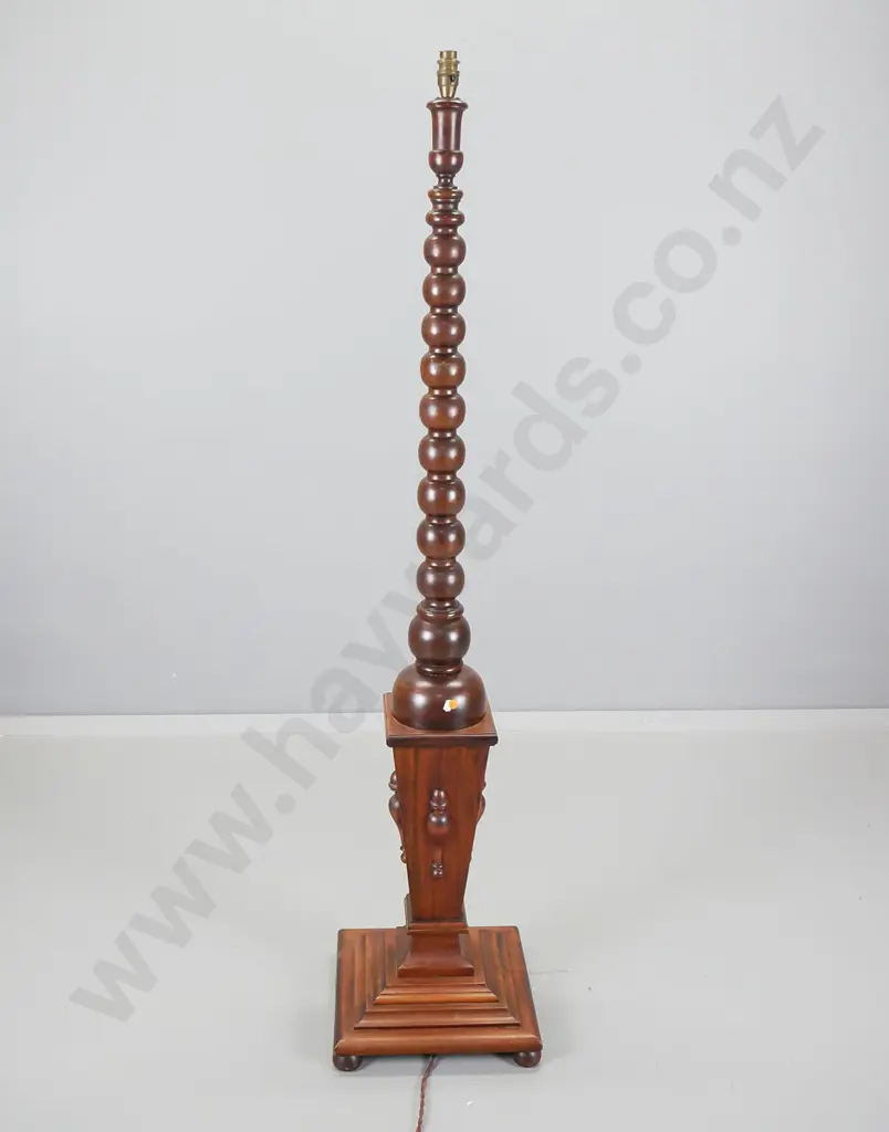 classical style lampstand, bobbin turned stem on tapered column going to square section plinth, in mahogany, H - 1540 Image 1++