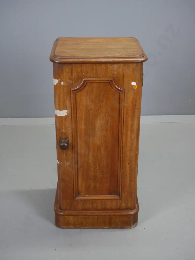 Victorian mahogany bedside cupboard w/ 2 shelves, wooden knob handle - borer in bottom plate, some tape residue, Image 1++