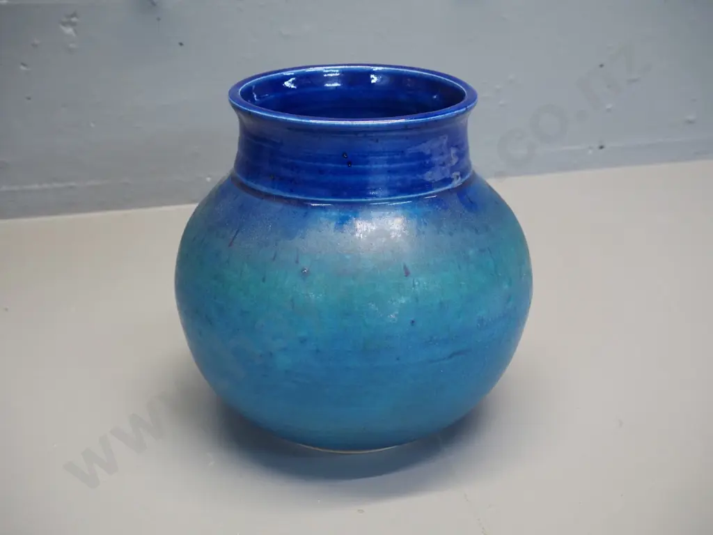 Barry & Diane Woods / Decorator Pots Golden Bay studio pottery vase H-180 D-180 Image 1++