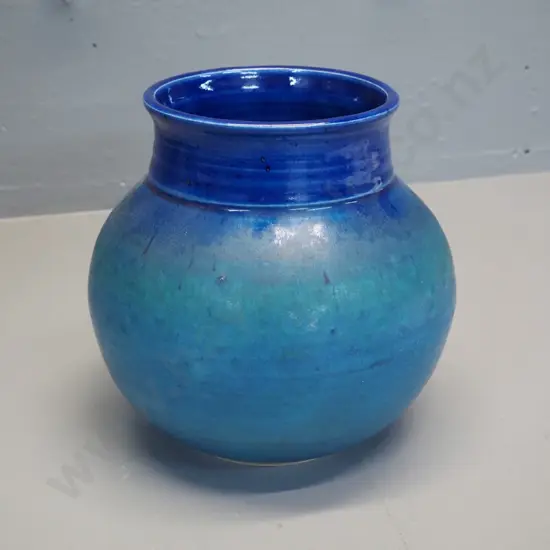 Barry & Diane Woods / Decorator Pots Golden Bay studio pottery vase H-180 D-180