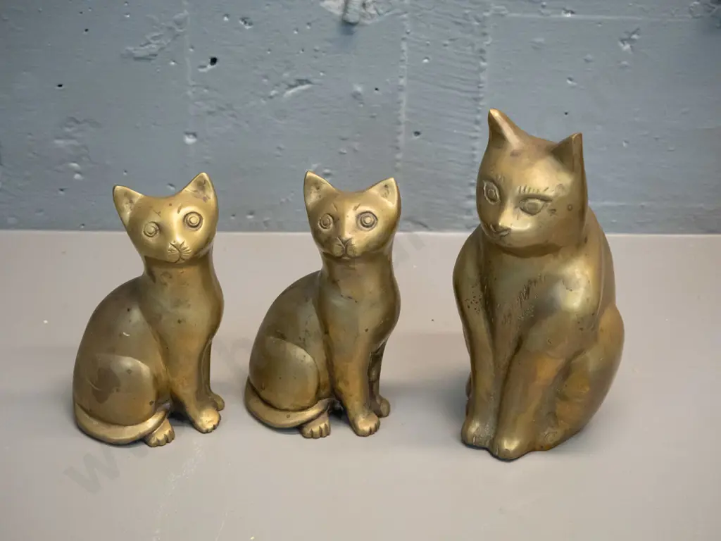 set of 3 brass cats - larger one is H-200 Image 1++