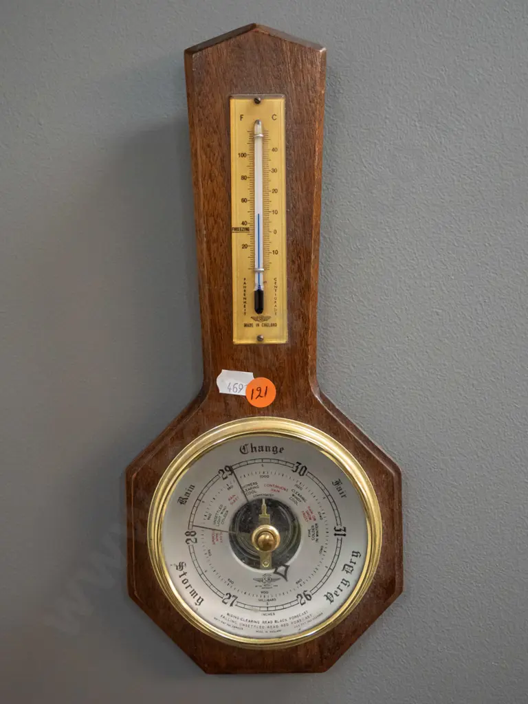 oak cased English wall barometer-thermometer H-300 W-140 Image 1++