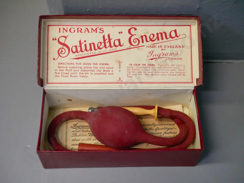 vintage medical item - Ingrams Satinetta enema set in original box H-50 W-180 D-80 Image 1++