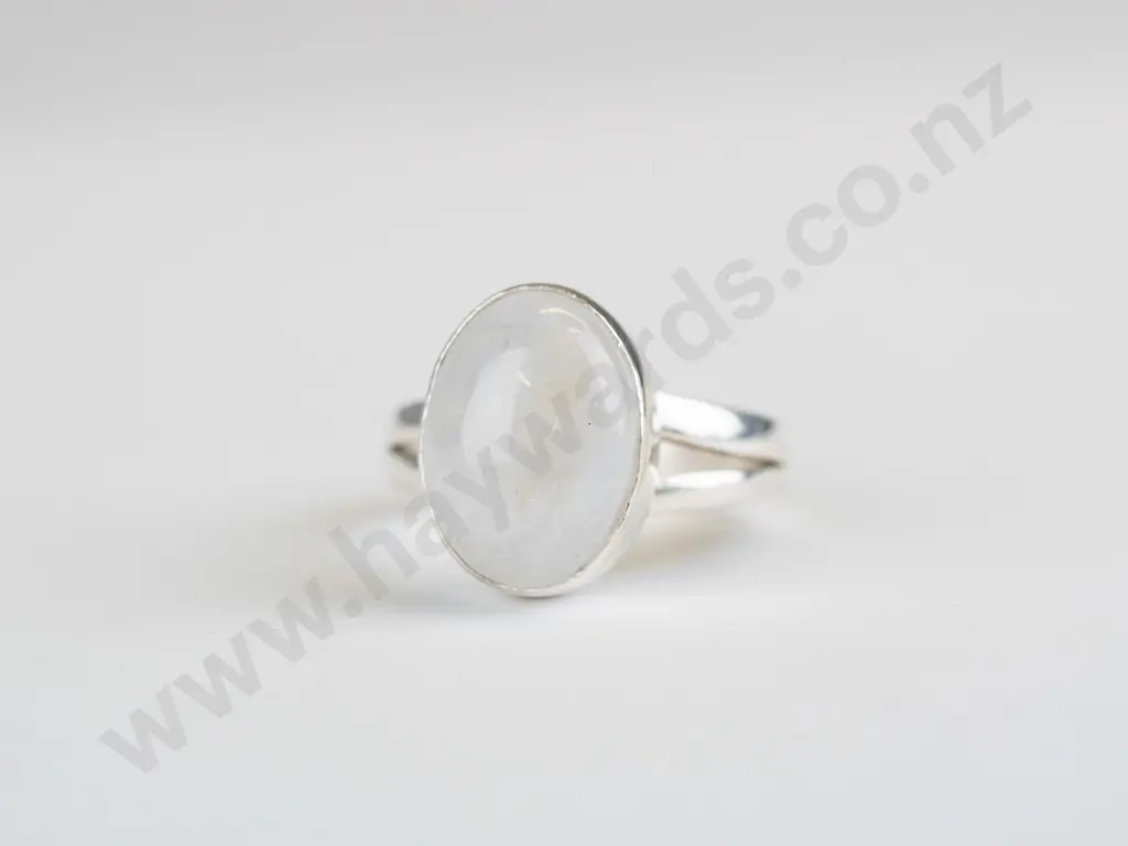 silver ring with white stone stamped 925 Image 1++